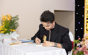 Nam diễn viên vừa ra sách, NSND Mỹ Uyên đã muốn chuyển thể sang kịch bản sân khấu