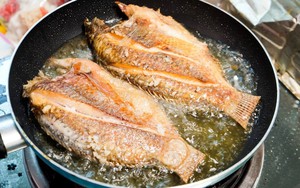 Cách rán cá không tanh, vàng giòn, ngon hơn ngoài hàng