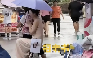 Mẹ đưa con gái 32 tuổi ra đường tìm chồng, tặng kèm nhà, xe; nhiều người than: "Nhìn mặt xong… không dám cưới!"