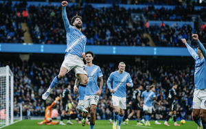 Phil Foden cứu rỗi, Man City chật vật đánh bại Leeds United