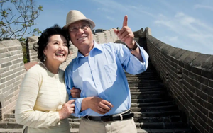 Lương hưu 30 triệu đồng, bà lão U60 ăn chơi hưởng thụ suốt 10 năm, gặp lại bạn cũ mới hối hận: "Tôi tính sai rồi"