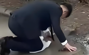 Mẹ kế qua đời, tôi được luật sư gọi đến mở niêm phong di chúc, những dòng chữ bên trong khiến tôi chết lặng