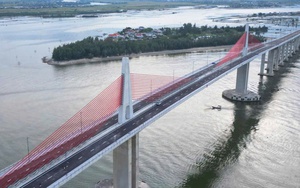 Cầu vượt cửa biển lớn nhất miền Trung đã xây xong, vì sao không thông xe?