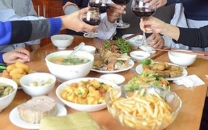 Đưa bạn gái về bàn chuyện đám cưới, chỉ 1 hành động vô tư của cô, chàng trai nhất định hủy hôn