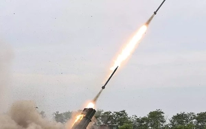 Triều Tiên phóng hàng loạt tên lửa