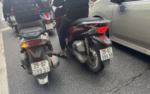 Hai xe máy đang "hot" nhất trên phố Hà Nội lúc này, phát hiện thêm sự trùng hợp