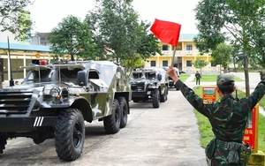 Quân khu 5 sẵn sàng xe bọc thép ứng phó với bão số 13