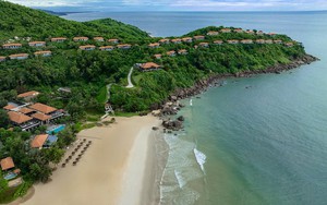 Khu nghỉ vừa được Michelin vinh danh, nằm bên rìa “vịnh biển đẹp nhất Việt Nam”, giá phòng gây bất ngờ