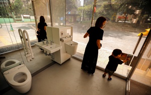 Khách Việt bất ngờ với 1 thứ trong nhà vệ sinh công cộng ở Nhật Bản, nhận xét: "Đến mức này rồi sao!"