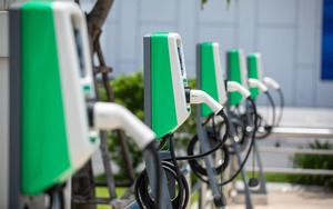 Infographic: Hạ tầng sạc pin ngày một vững mạnh, người Việt đã có thể an tâm mua xe điện