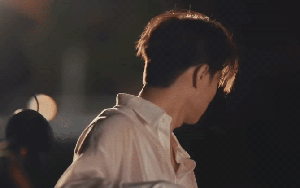 Bức ảnh nhạy cảm khiến “hoàng tử showbiz” lộ chuyện ngoại tình