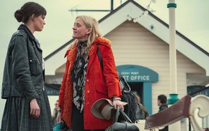 Xem phim Sex Education, tôi rút ra 1 bài học quý giá về dạy con: Để con không tổn thương, cha mẹ nên biết