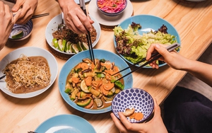 Bữa tối quyết định tuổi thọ 1 người: Có 3 kiểu ăn tối rút ngắn tuổi thọ nhiều người vẫn mắc hàng ngày, bác sĩ lên tiếng cảnh báo!