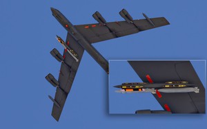 Máy bay B-52 mang ‘vũ khí ngày tận thế’ xuất hiện trên bầu trời California