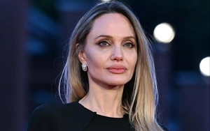 Angelina Jolie gặp rắc rối