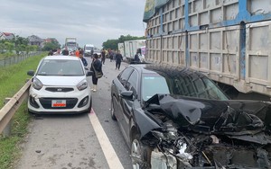 Tai nạn liên hoàn giữa 6 ô tô, cao tốc Hà Nội - Thái Nguyên ùn tắc hơn 2km