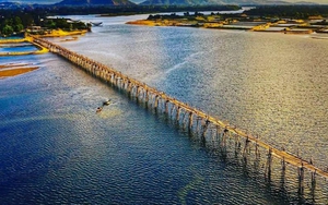 Cầu gỗ Ông Cọp "biến mất" sau bão số 13