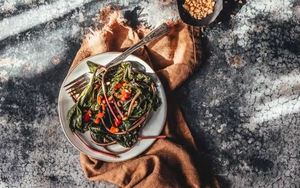 Loại rau nhiều sắt hơn thịt bò, người Trung Quốc quý như “vàng”: Mọc đầy Việt Nam