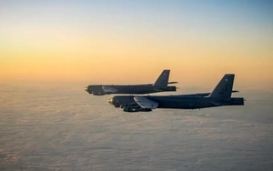 Hai máy bay ném bom B-52 của Mỹ xuất hiện gần Venezuela