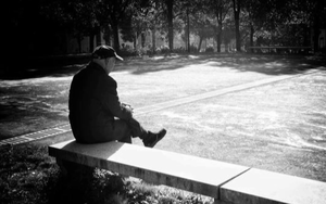 Tự sự của người cha bước sang bên kia con dốc cuộc đời: Cay đắng nhất không phải là hết tiền, mà là thấy con mất ý chí sống, trở nên vô dụng