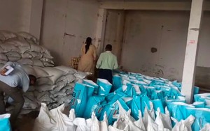 Nhận tin mật rồi đột kích một ngôi nhà, công an triệt phá đường dây sản xuất phân bón giả từ hóa chất, nghi có sự tiếp tay từ cán bộ