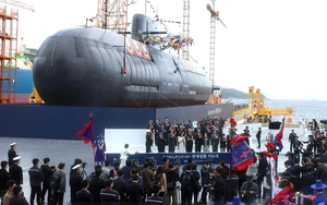 Hàn Quốc "tiến nhanh chóng mặt", ra mắt tàu ngầm mạnh nhất lịch sử: Mang 10 tên lửa đạn đạo