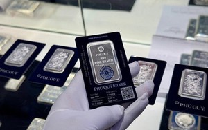 Bạc tăng mạnh chưa từng thấy, mức tăng vượt xa giá vàng