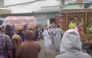 Linh cữu Thương Tín được đưa đi an tang, con gái thất thần