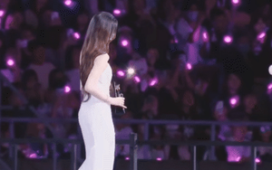 Mỹ nhân đẹp phát sáng, trời ưu ái nhan sắc làm gì cũng được tha thứ