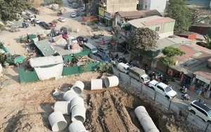 Hà Nội yêu cầu phun sương giảm bụi, dừng cấp phép thi công đào đường cuối năm