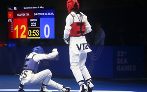 Võ sĩ Việt Nam liên tiếp đánh ngã đối thủ, thắng 12-0 đầy ấn tượng để tranh vàng SEA Games