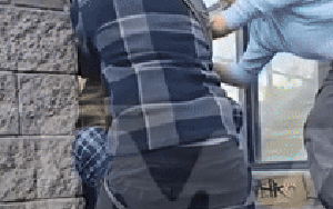 Clip sốc: Diễn viên D ngồi gục bất tỉnh trên phố sau khi sử dụng chất cấm, lời chia sẻ sau đó gây phẫn nộ