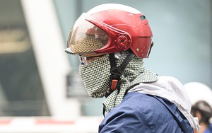 Hà Nội ô nhiễm không khí thứ 3 thế giới, người dân che kín mặt đối phó bụi mịn