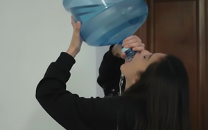 Đến giờ tôi mới biết uống nước theo 7 kiểu này đang “phá thận”, trước giờ cứ tưởng uống càng nhiều càng tốt!