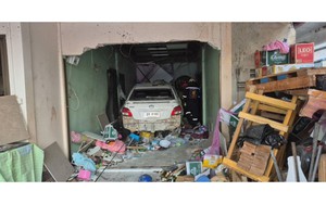 Vợ gặp tai nạn hi hữu khi đang ngồi trong nhà vệ sinh, chồng chạy ra hãi hùng với cảnh tượng trước mắt