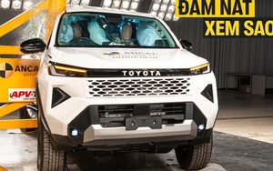 Clip này cho thấy Toyota Hilux 2026 sắp bán tại Việt Nam an toàn thế nào khi bị đâm bẹp đầu và hông với cả người lớn và trẻ em ngồi trong