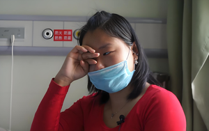 Người phụ nữ chi 875 triệu đồng mua bảo hiểm, 10 năm sau cần rút tiền cho con học đại học thì nhận thông báo: “Phải chờ đến năm 2084”