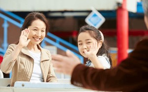 Bà nội hay bà ngoại, ai là người gắn bó với trẻ hơn? Thứ tự thực tế được hé lộ, nhiều người đoán sai