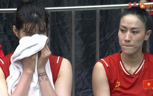 Nghiệt ngã: Bóng chuyền nữ Việt Nam mất HCV vào tay Thái Lan sau màn rượt đuổi tỉ số nghẹt thở ở chung kết SEAGames