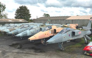 Hàng loạt chiến đấu cơ Jaguar được bổ sung cho phi đội