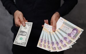 Một đồng tiền đứng trước bờ vực "sụp đổ"