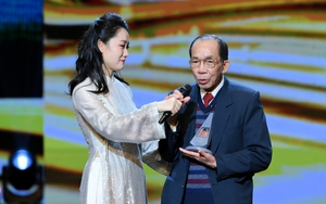 Khoảnh khắc xúc động ở Nhà hát Hồ Gươm: Khi một giải thưởng bước ra khỏi sân khấu và đi vào đời sống