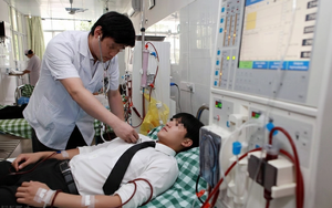 Chàng trai độc thân 24 tuổi ngỡ ngàng phát hiện thận “gần như hỏng”, bác sĩ thở dài: “Nhiều nam giới có 2 thói quen giống cậu”