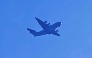 Máy bay vận tải Y-15 bí ẩn đã lộ diện