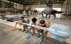 Hàng loạt tên lửa Sidewinder từ kho dự trữ của Đức được tăng cường cho chiến sự