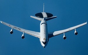 Máy bay E3 Sentry bất ngờ xuất hiện ngoài khơi Venezuela