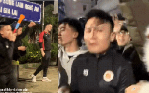 Bắt gặp Quang Hải lao ra đường ăn mừng U22 Việt Nam vô địch: Người tạo trend "đi bão" nay được đi bão rồi!