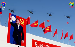 Mãn nhãn màn trình diễn của không quân Lào trong lễ kỷ niệm 50 năm Quốc khánh