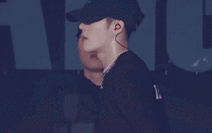 Nam ca sĩ J bị bạn thân "đâm sau lưng", suy sụp đến mức mắc bệnh trầm cảm: "Tôi không muốn sống thêm nữa"