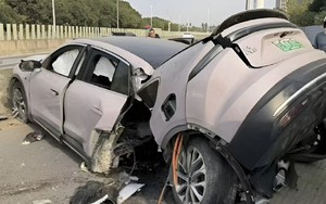 Gãy đôi sau khi tai nạn, mẫu xe điện Trung Quốc gây bất ngờ vì pin không phát nổ